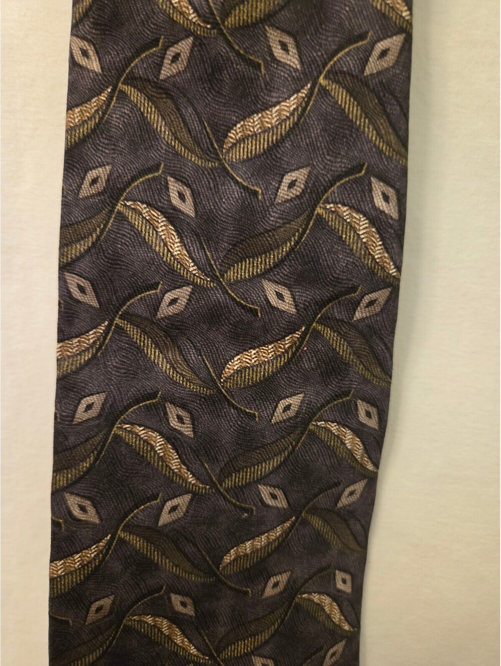 Geoffrey Beene 100% Silk Men's Tie with Leaf Pattern